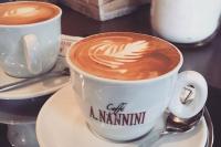 Das REGINA Boutiquehotel的咖啡和沏茶工具