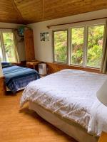 Volcano Inn Bed n Breakfast客房内的一张或多张床位
