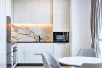 Meriton Suites Liverpool的厨房或小厨房