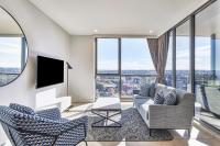 Meriton Suites Liverpool的休息区