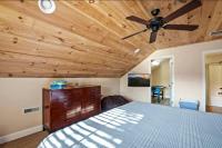 Creekside Cottage*Hot Tub*Entire Home-Pigeon Forge的电视和&#47;或娱乐中心
