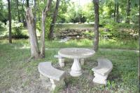 Creekside Cottage*Hot Tub*Entire Home-Pigeon Forge外面的花园
