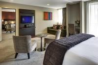Rendezvous Heritage Hotel Queenstown的电视和&#47;或娱乐中心