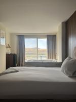 The Home Boutique Hotel Pyramids Inn客房内的一张或多张床位