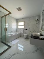 The Home Boutique Hotel Pyramids Inn的一间浴室