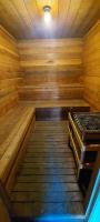 Cozy Cabin-Style Condo in Central Location平面图