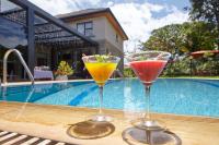 Deerpark Luxury Stays内部或周边的泳池