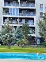 Mathias Airport Residences & Therme-Self Check-in内部或周边的泳池