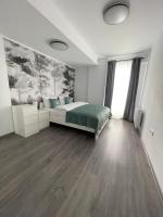 Mathias Airport Residences & Therme-Self Check-in客房内的一张或多张床位