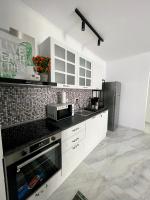 Mathias Airport Residences & Therme-Self Check-in的厨房或小厨房