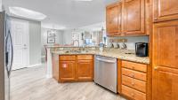 St Lucia 1204 a Luxury Condo with Gulf Views的厨房或小厨房