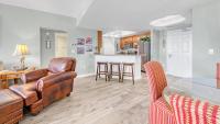 St Lucia 1204 a Luxury Condo with Gulf Views的休息区