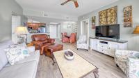 St Lucia 1204 a Luxury Condo with Gulf Views的电视和/或娱乐中心