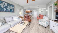 St Lucia 1204 a Luxury Condo with Gulf Views的休息区