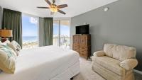 St Lucia 1204 a Luxury Condo with Gulf Views的电视和/或娱乐中心