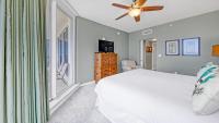 St Lucia 1204 a Luxury Condo with Gulf Views的电视和/或娱乐中心