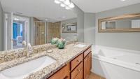 St Lucia 1204 a Luxury Condo with Gulf Views的一间浴室