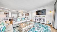 St Maarten 907 a Newly Renovated Luxury Beach Front 3 Bedroom 9th Floor Private Elevator的休息区