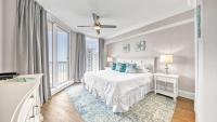 St Maarten 907 a Newly Renovated Luxury Beach Front 3 Bedroom 9th Floor Private Elevator客房内的一张或多张床位