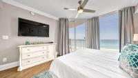 St Maarten 907 a Newly Renovated Luxury Beach Front 3 Bedroom 9th Floor Private Elevator的电视和&#47;或娱乐中心