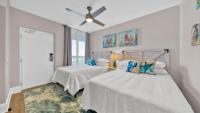 St Maarten 907 a Newly Renovated Luxury Beach Front 3 Bedroom 9th Floor Private Elevator客房内的一张或多张床位