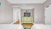 St Maarten 907 a Newly Renovated Luxury Beach Front 3 Bedroom 9th Floor Private Elevator客房内的一张或多张床位