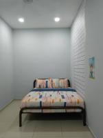 Cempaka Homestay Batu Pahat 93客房内的一张或多张床位