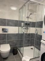 Mathias Airport Residences & Therme-Self Check-in的一间浴室