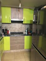 Hostel Tu Espacio RE - Casa cerca del Aeropuerto的厨房或小厨房