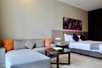Qliq Damansara Hotel的休息区