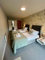 约克Central York Apartment - Skeldergate YO1的配有两张床的酒店客房