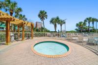Pelican Beach Resort by Colasan内部或周边的泳池