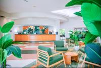 Cairns Harbourside Hotel的休息区