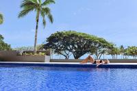 Cairns Harbourside Hotel内部或周边的泳池