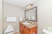 Stunning Double Balcony- Oceanfront 2 Bedroom, 2 Bath- Anderson Ocean Club 905的一间浴室