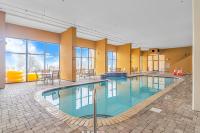 Stunning Double Balcony- Oceanfront 2 Bedroom, 2 Bath- Anderson Ocean Club 905内部或周边的泳池
