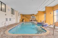 Stunning Double Balcony- Oceanfront 2 Bedroom, 2 Bath- Anderson Ocean Club 905内部或周边的泳池