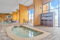 Stunning Double Balcony- Oceanfront 2 Bedroom, 2 Bath- Anderson Ocean Club 905内部或周边的泳池