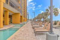 Stunning Double Balcony- Oceanfront 2 Bedroom, 2 Bath- Anderson Ocean Club 905内部或周边的泳池