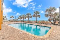 Stunning Double Balcony- Oceanfront 2 Bedroom, 2 Bath- Anderson Ocean Club 905内部或周边的泳池
