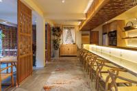 Beijing Le Zai Nan Luo Gu Xiang Wang Fu Jing Forbidden City Courtyard Hotel&Free laundry service&Free coffee &Paid Dumpling experience service的厨房或小厨房