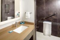 Hyatt House Denver Lakewood Belmar的一间浴室