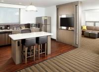 Hyatt House Denver Lakewood Belmar的厨房或小厨房