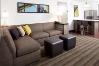 Hyatt House Denver Lakewood Belmar的休息区