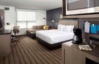 Hyatt House Denver Lakewood Belmar客房内的一张或多张床位
