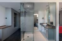 DoubleTree by Hilton Frankfurt Niederrad的一间浴室