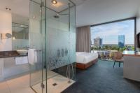 DoubleTree by Hilton Frankfurt Niederrad的一间浴室