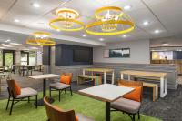 Spark by Hilton Sarasota Siesta Key Gateway的休息区