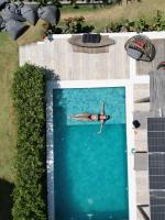 Kite Eco House Salinas del rey内部或周边的泳池