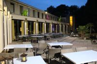 Hotel De Elderschans餐厅或其他用餐的地方